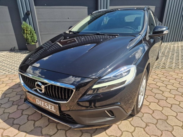 Volvo V40 Cross Country 2.0 D [D2] Momentum Gy...